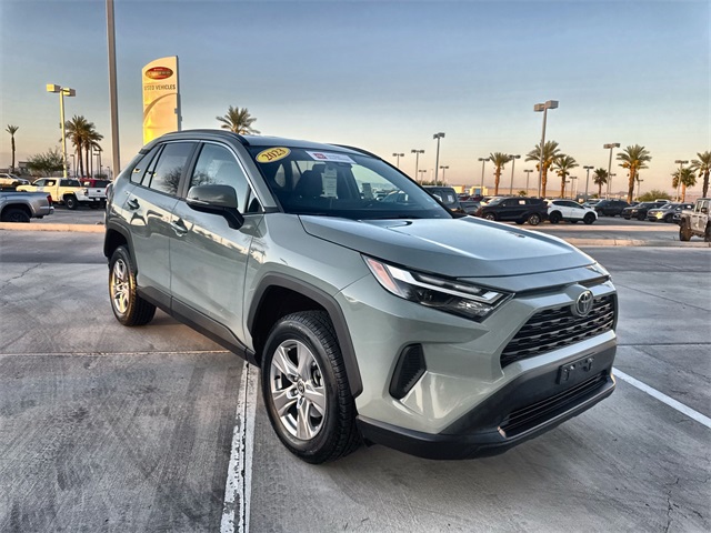 2023 Toyota RAV4 XLE photo 3