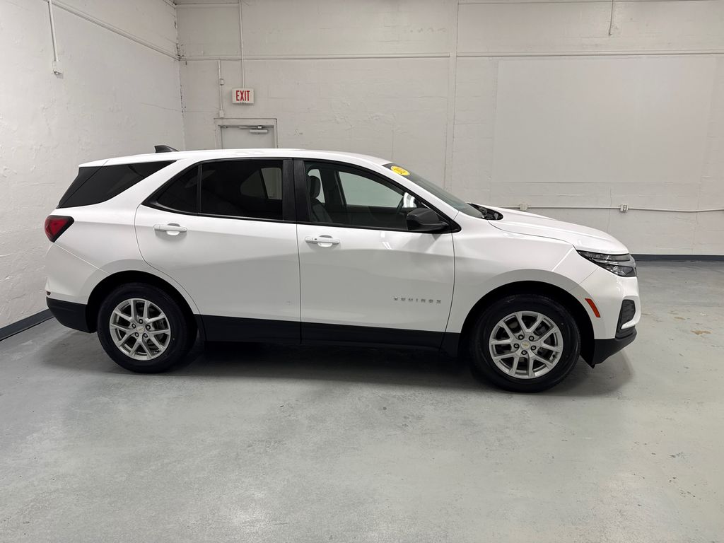 2023 Chevrolet Equinox LS photo 9