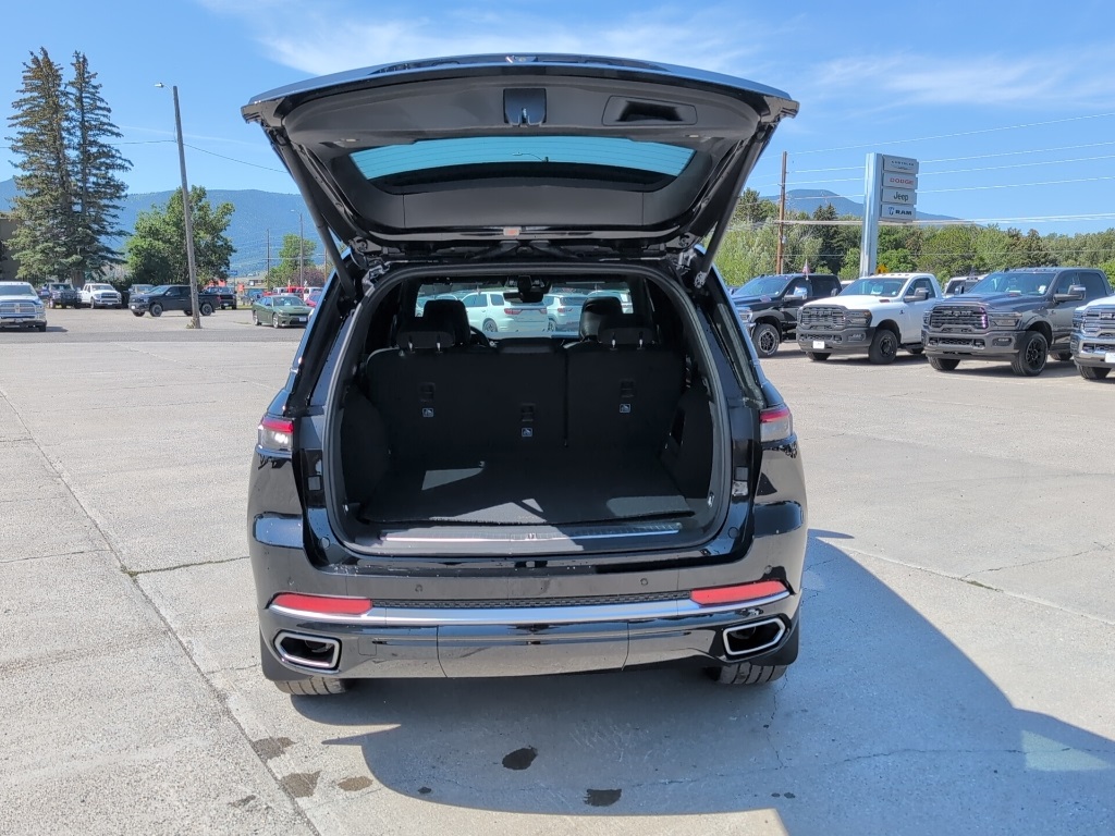 2022 Jeep Grand Cherokee Summit Reserve photo 8