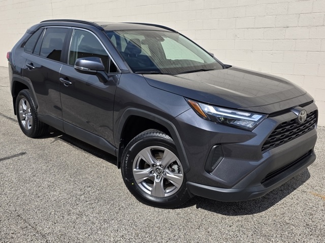 2022 Toyota RAV4 XLE photo 7