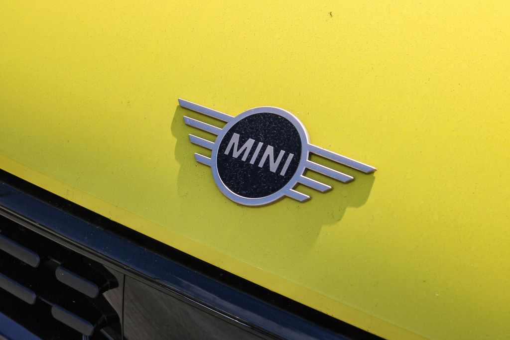 2025 Mini Cooper Signature photo 5