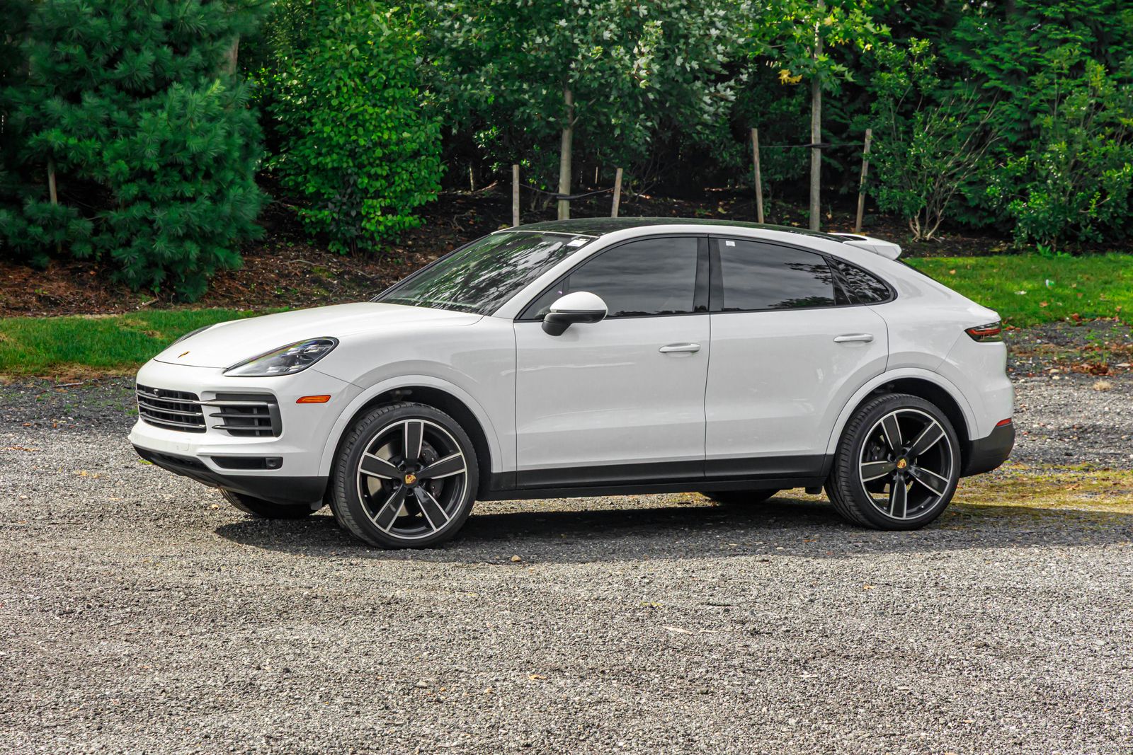 2021 Porsche Cayenne Coupe Base photo 3