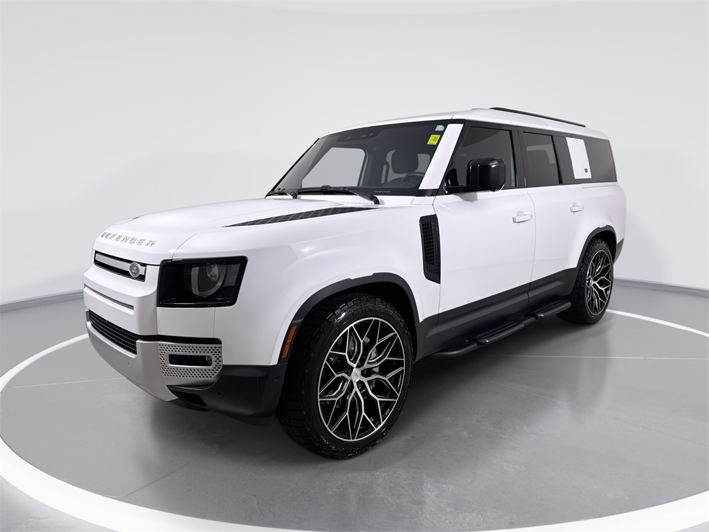 2023 Land Rover Defender SE's photo