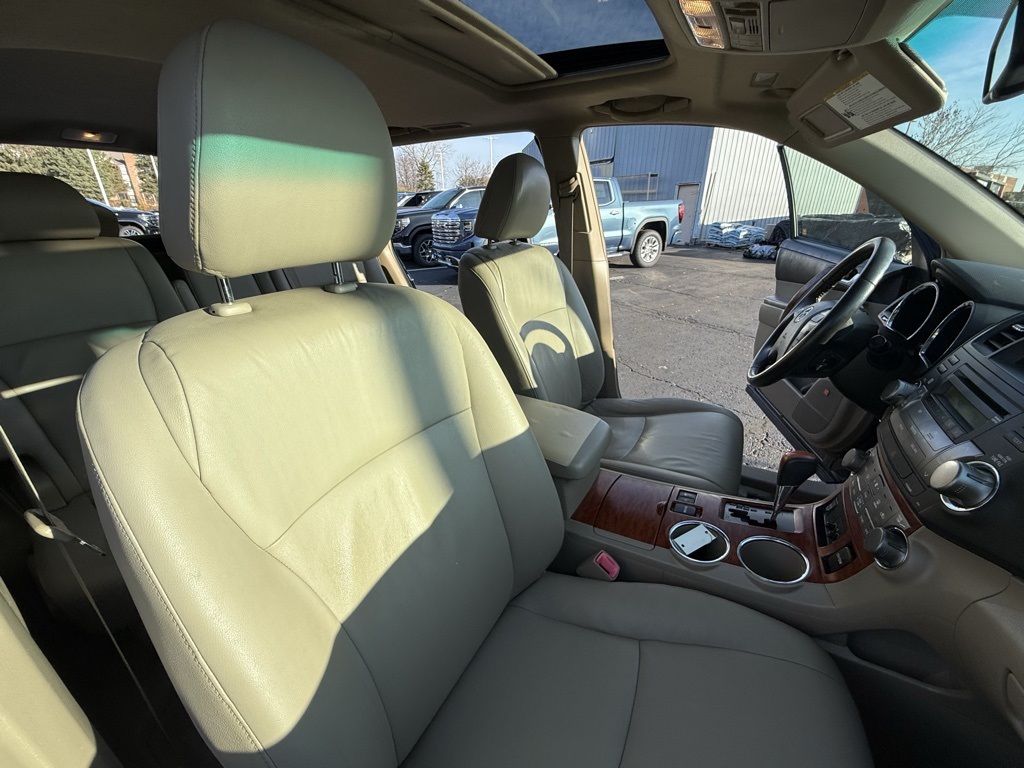 2008 Toyota Highlander Limited photo 2
