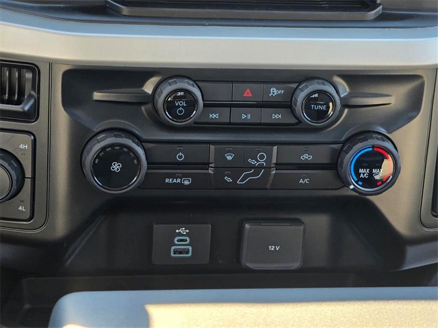 2026 Ford F-350 Super Duty XL's photo