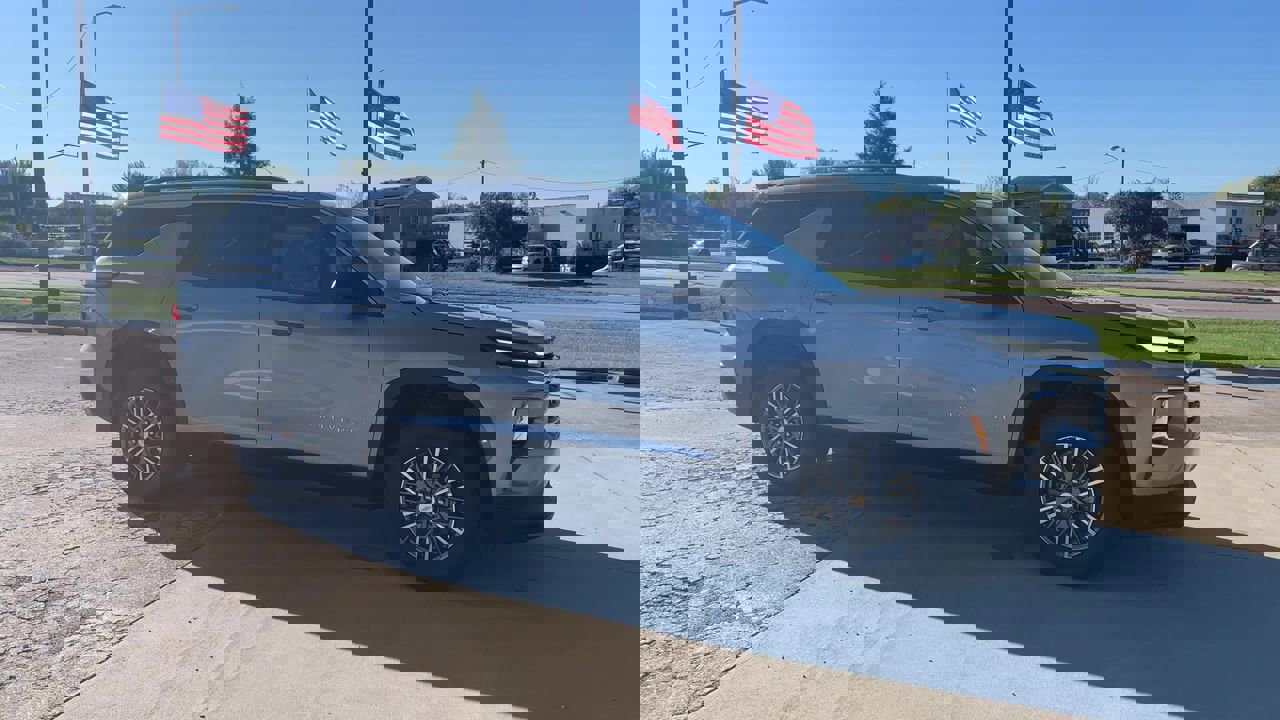 2026 Chevrolet Traverse photo 2