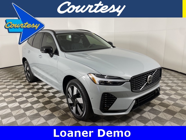 2025 Volvo XC60 Plus's photo