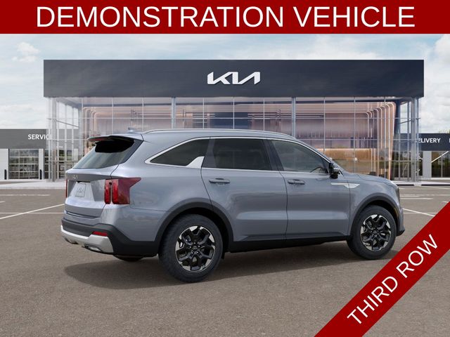 2025 Kia Sorento S photo 4
