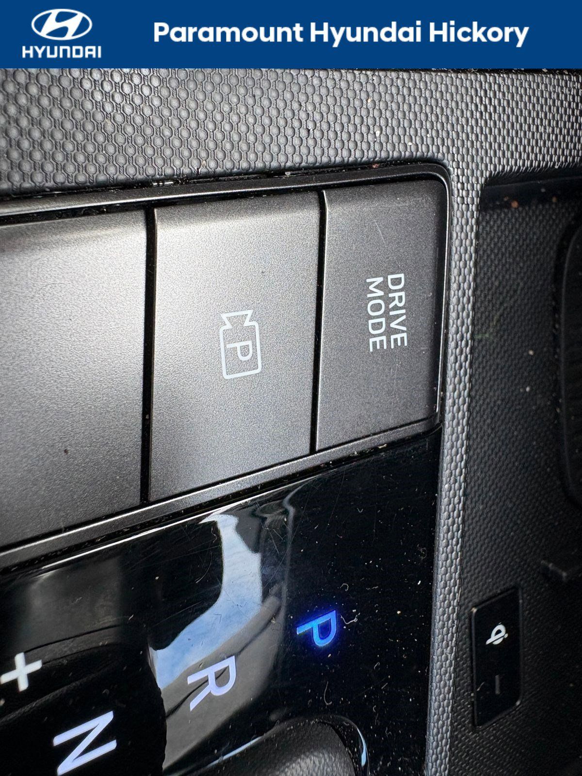 2025 Hyundai Elantra SEL Sport photo 10