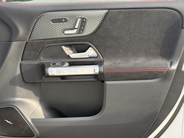 2025 Mercedes Benz GLB 250 4MATIC photo 23