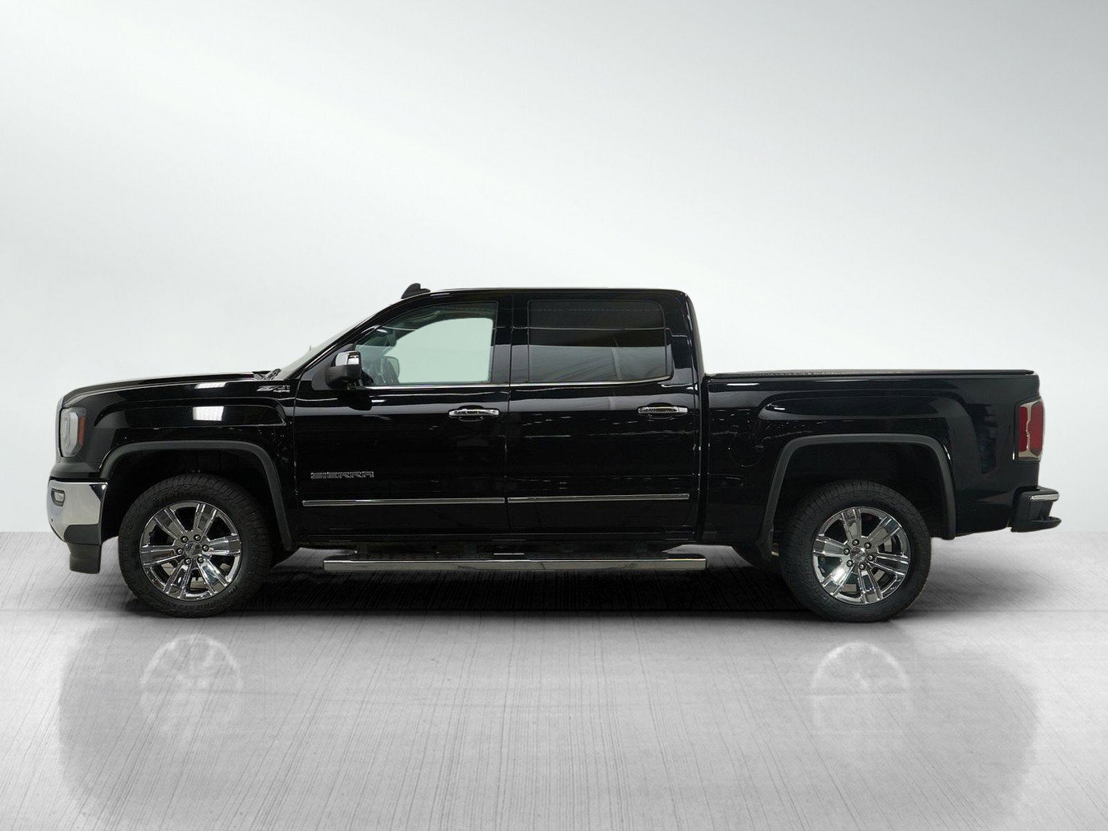 Used 2018 GMC Sierra 1500 SLT with VIN 3GTU2NEC9JG549124 for sale in Roseville, Minnesota