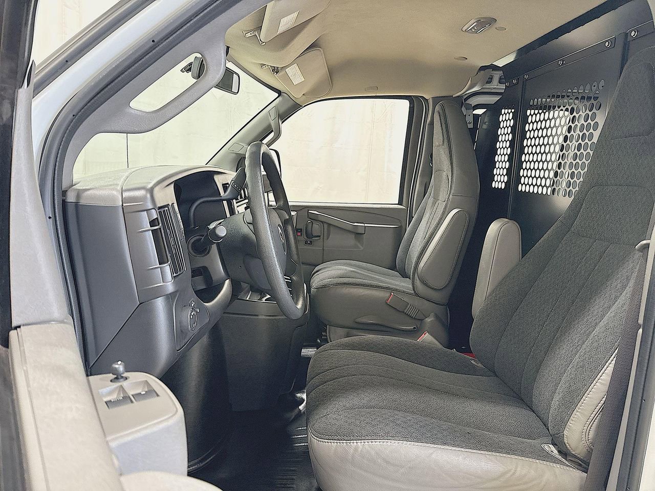 2023 Chevrolet Express Cargo Van photo 17
