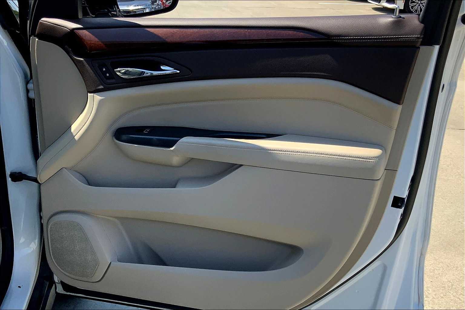2015 Cadillac SRX Luxury photo 25