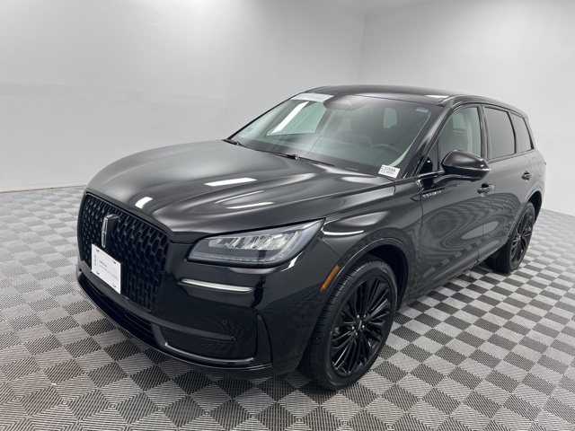 2023 Lincoln Corsair Standard photo 2