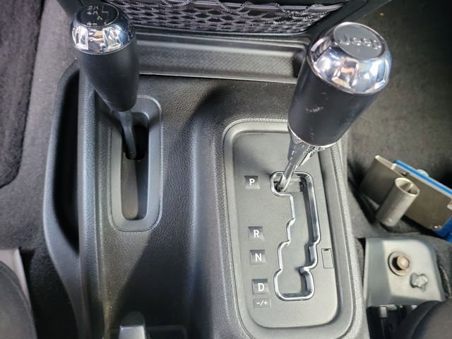 2013 Jeep Wrangler Unlimited Sport photo 21