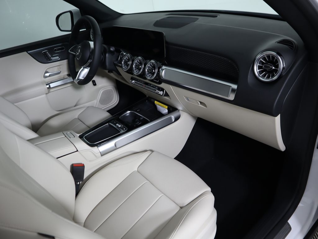 2025 Mercedes Benz GLB 250 photo 17