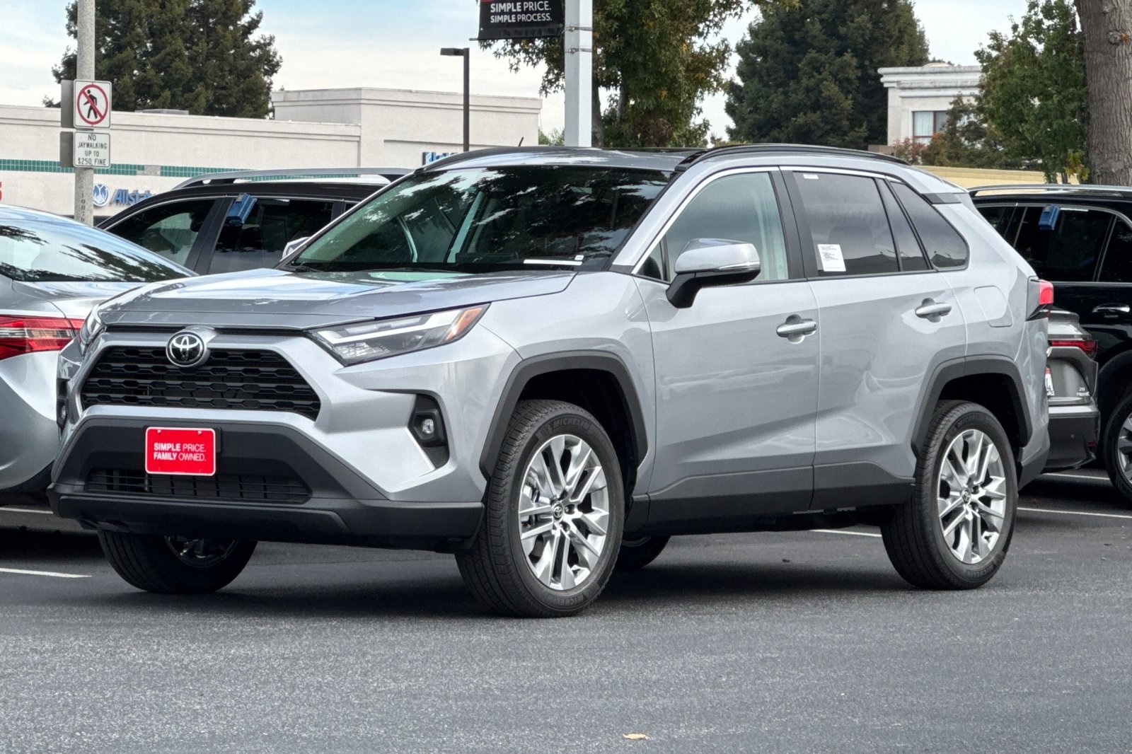 2025 Toyota RAV4 XLE Premium photo 2