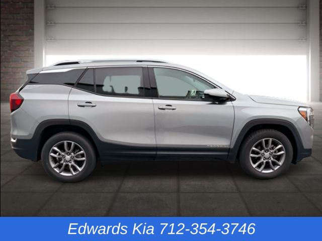 2024 Gmc Terrain SLT photo 2