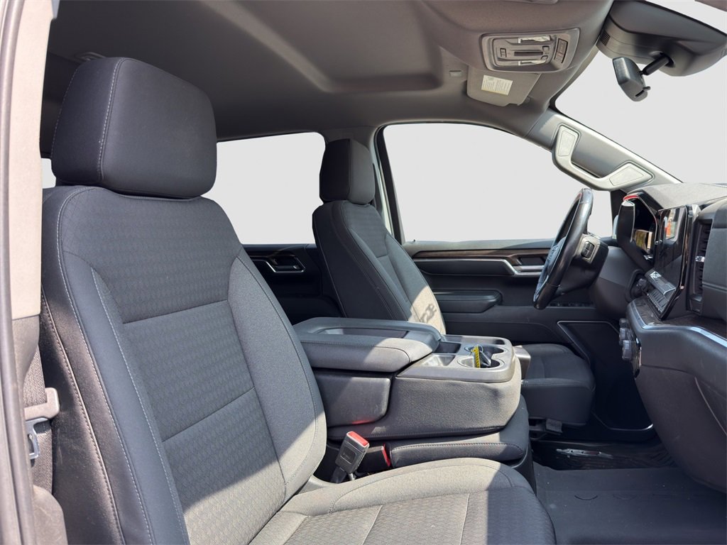 2022 Chevrolet Silverado LT photo 21