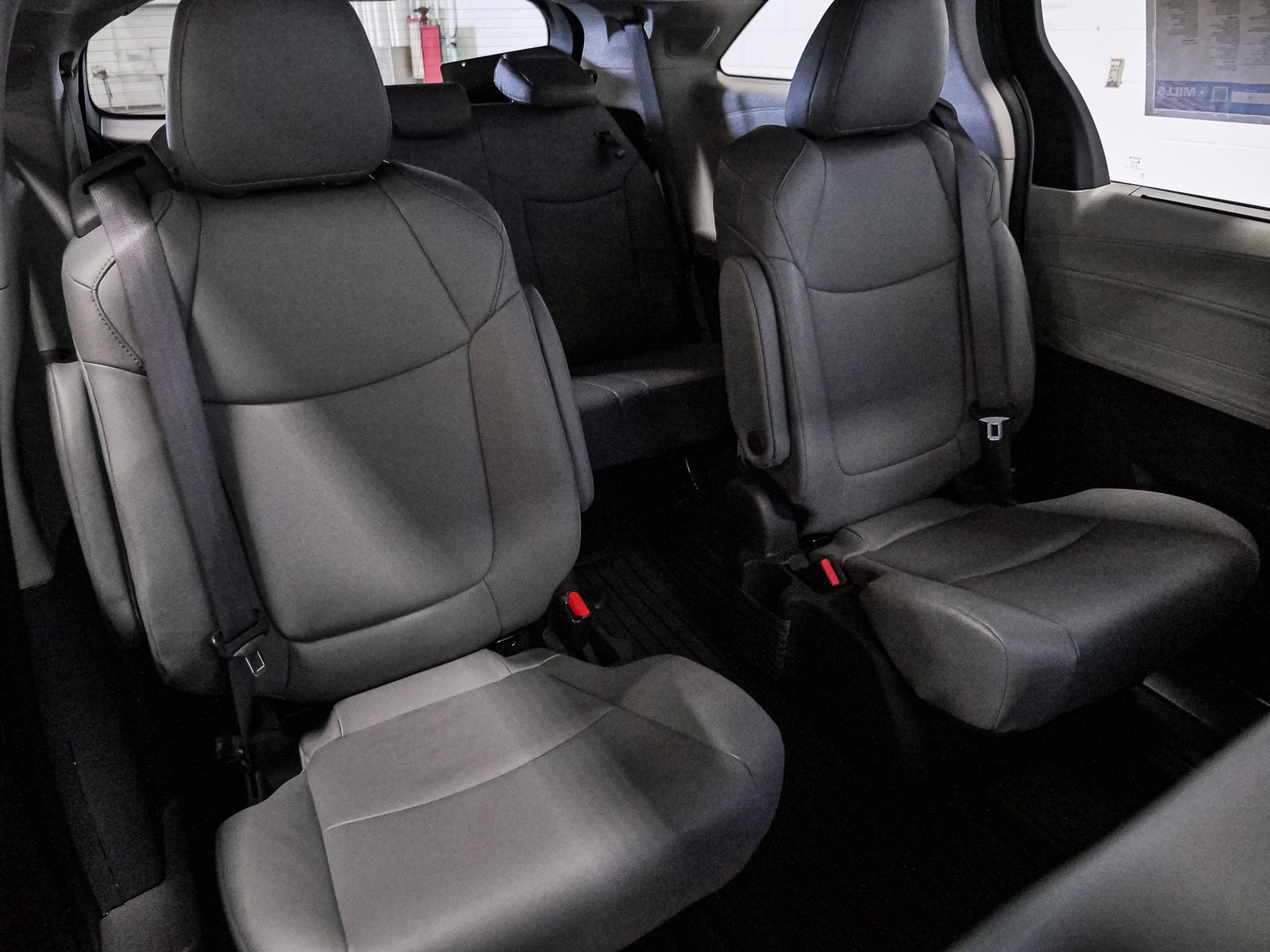 2024 Toyota Sienna XLE photo 20