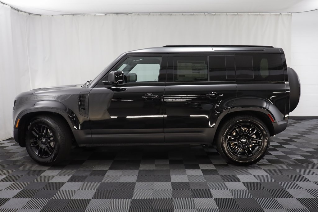 2025 Land Rover Defender 110 S photo 4