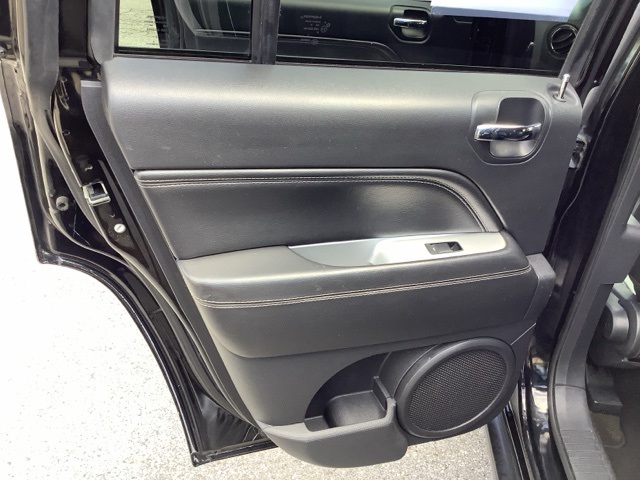 2016 Jeep Compass Latitude photo 16