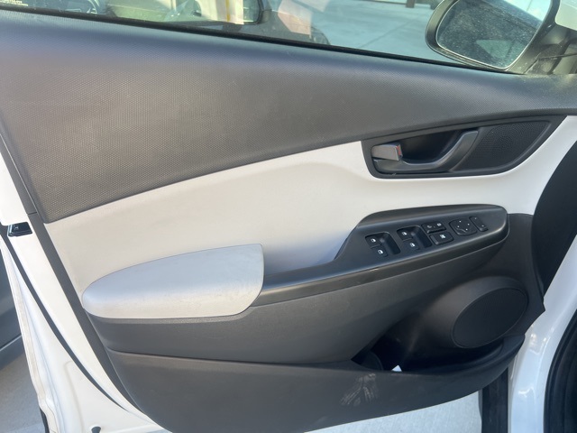 2023 Hyundai Kona SEL photo 9