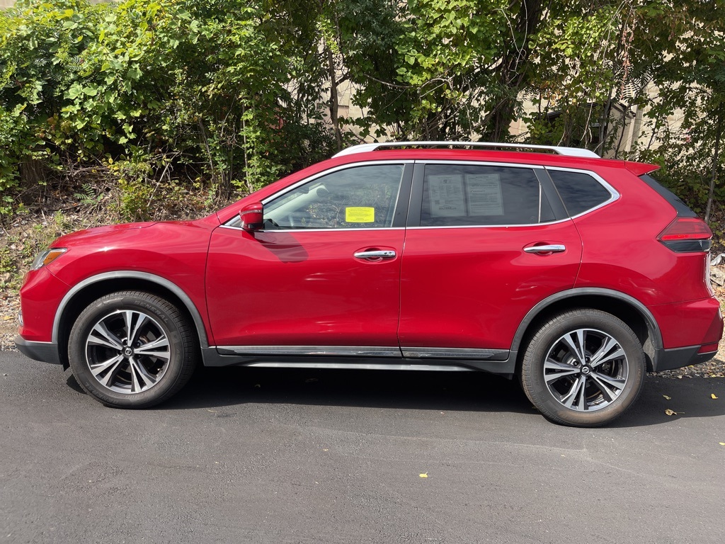 2017 Nissan Rogue SL photo 2