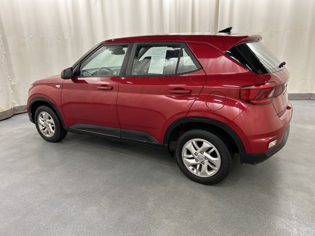 2021 Hyundai Venue SE photo 2