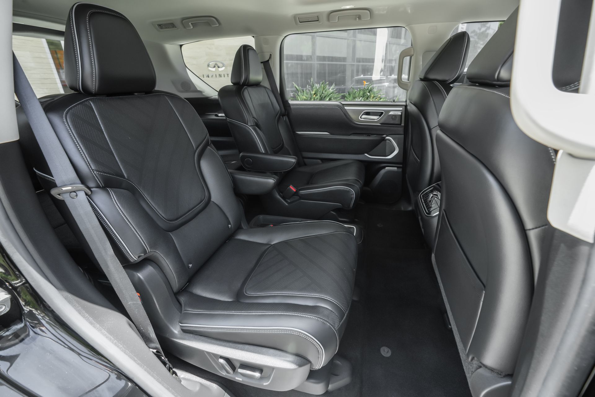 2025 Infiniti QX80 Luxe photo 30
