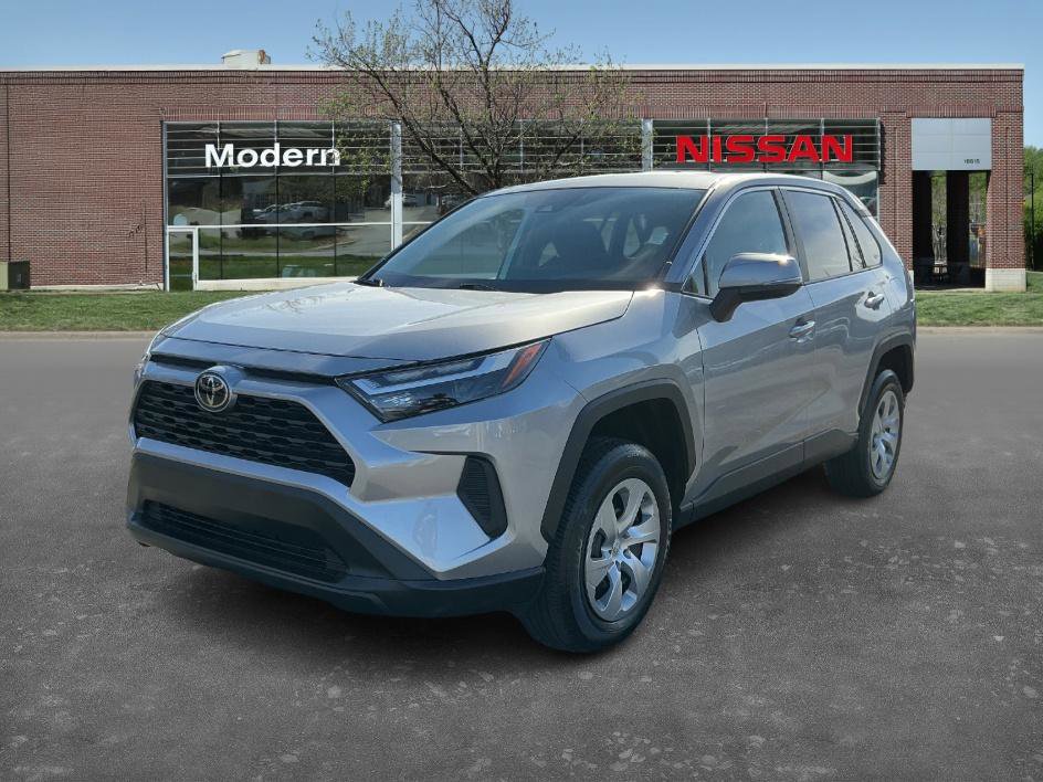 2023 Toyota RAV4 LE's photo