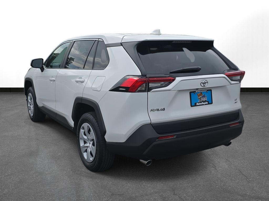 2025 Toyota RAV4 LE photo 4