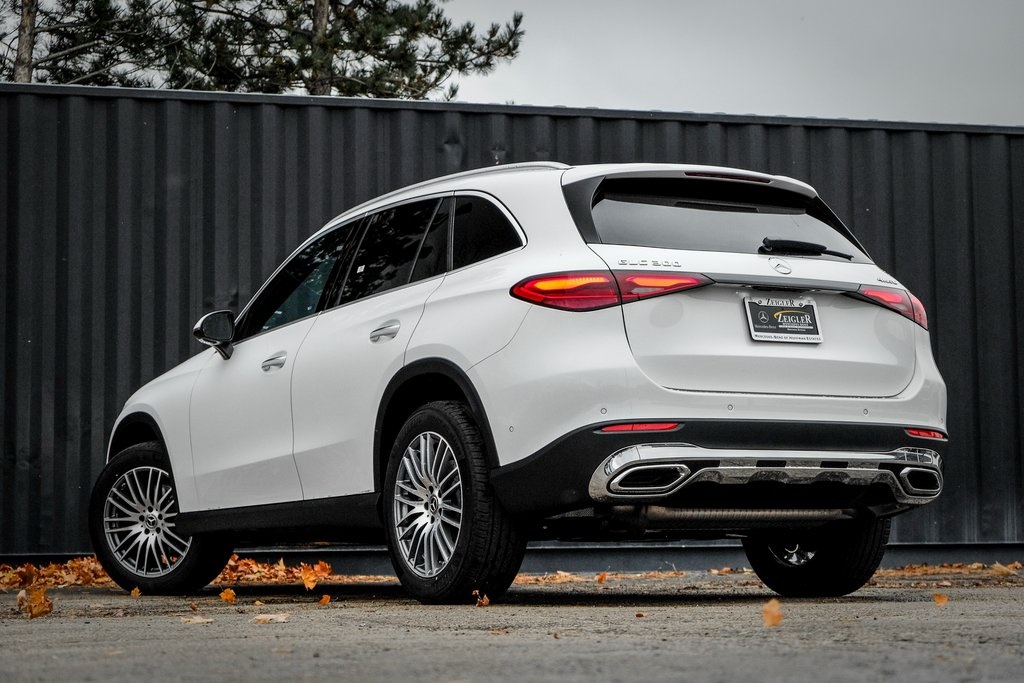 2026 Mercedes Benz GLC 300 4MATIC photo 3
