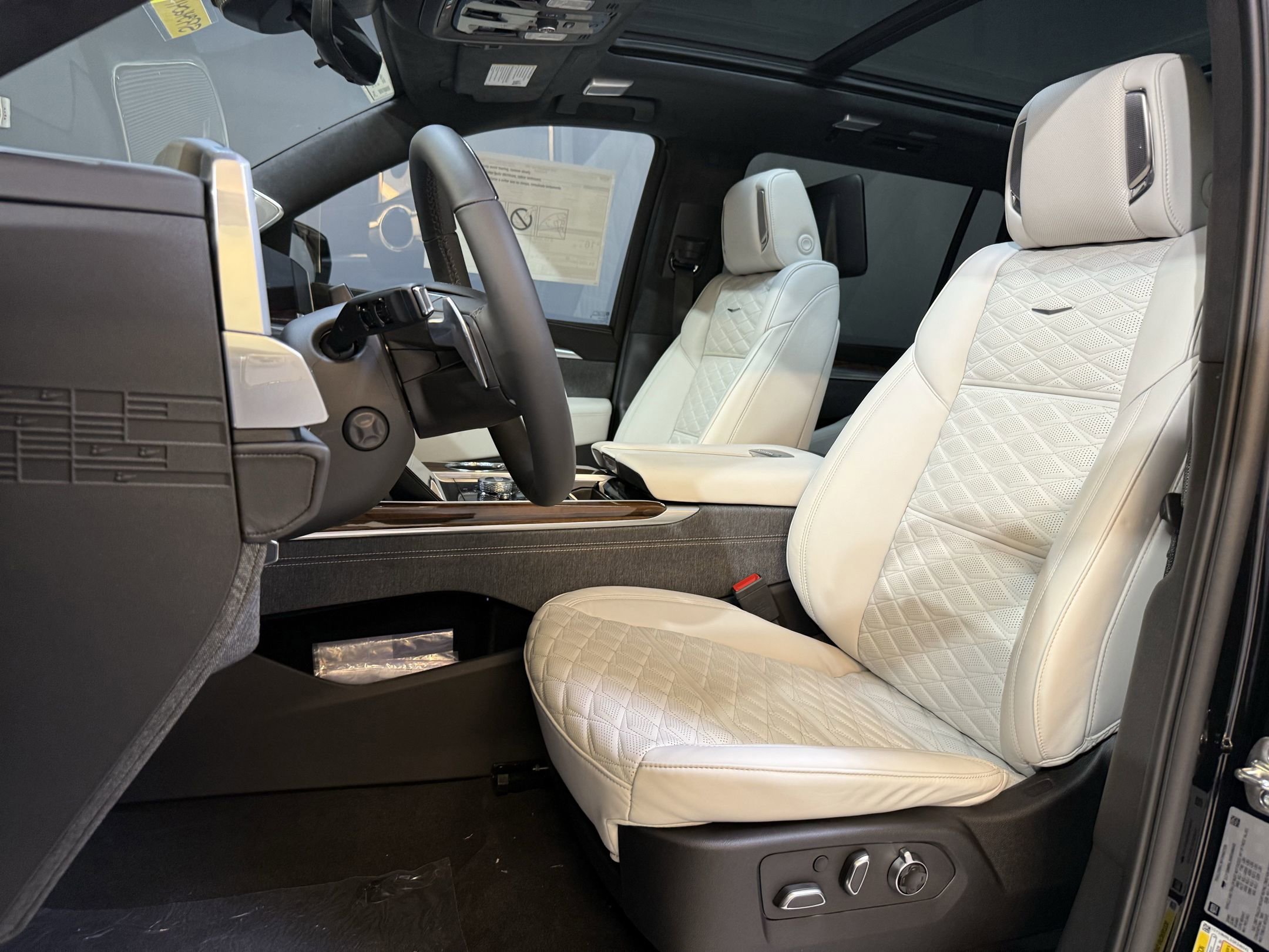 2025 Cadillac Escalade ESV Premium Luxury Platinum photo 3