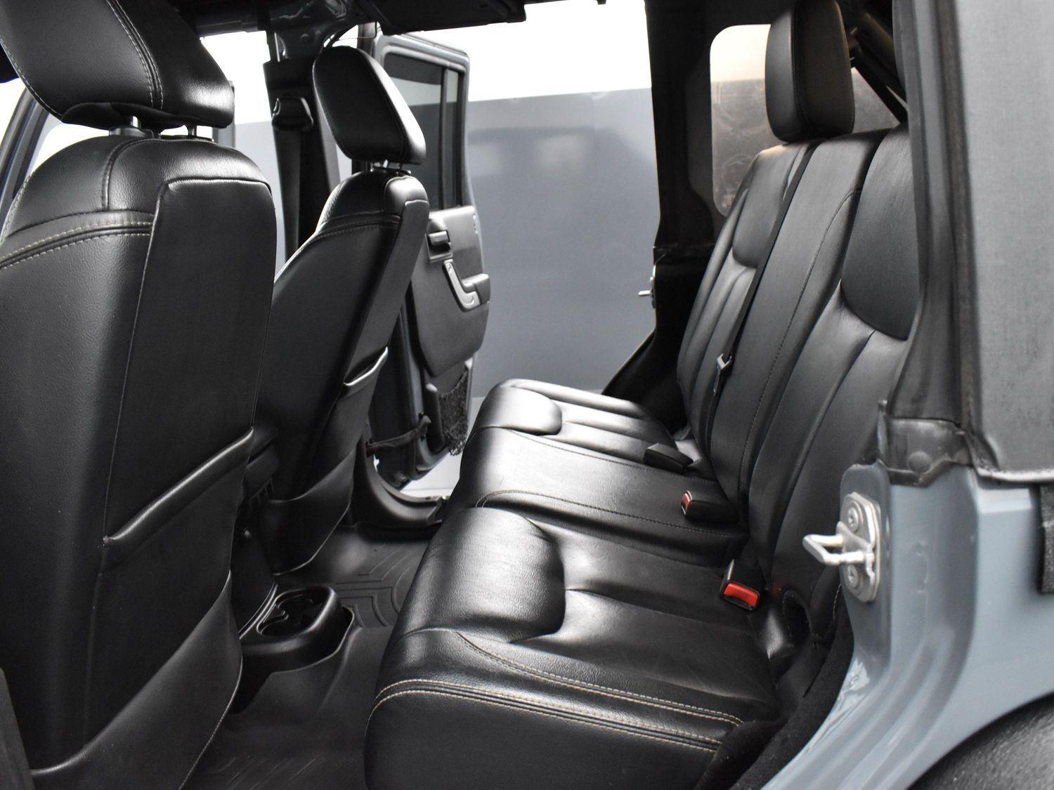 2015 Jeep Wrangler Unlimited Rubicon Hard Rock photo 24