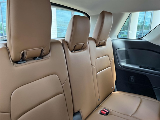 2025 Nissan Pathfinder Platinum photo 16