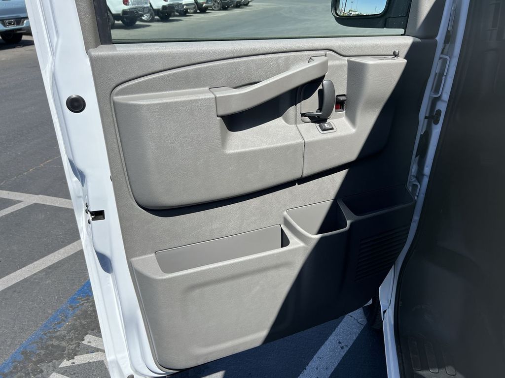 2025 Chevrolet Express Cargo 2500 photo 21