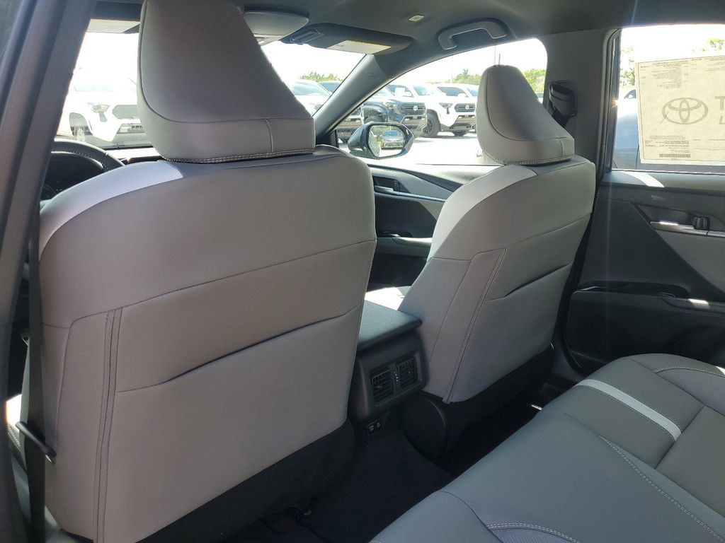 2025 Toyota Camry SE photo 17
