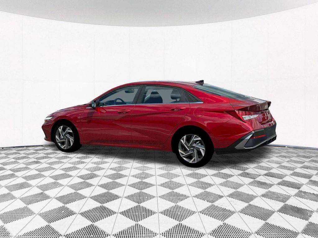 2025 Hyundai Elantra SEL Convenience photo 3