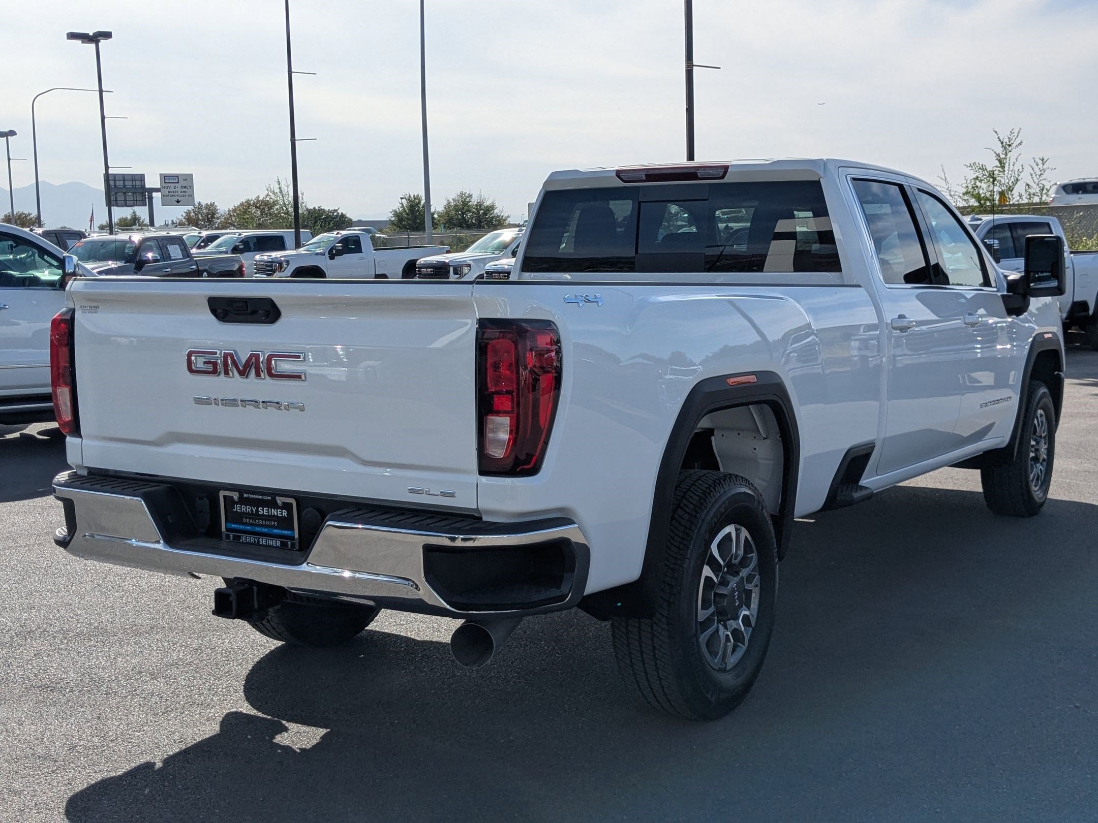 2025 Gmc Sierra 3500 HD SLE photo 4