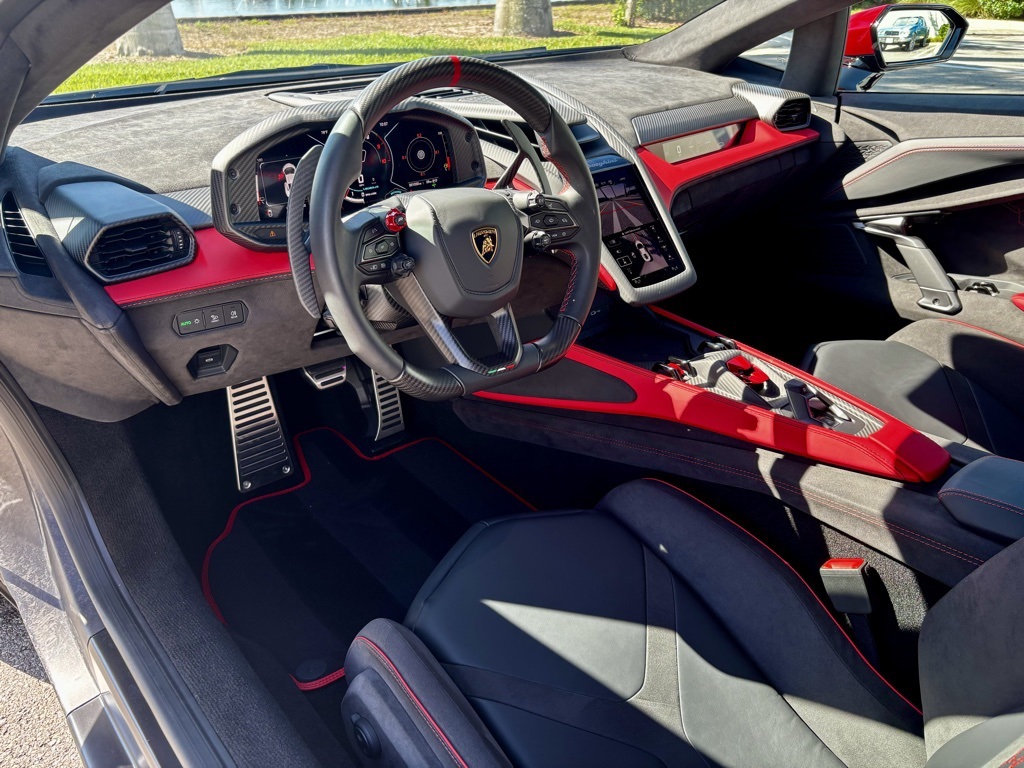2025 Lamborghini Revuelto photo 12