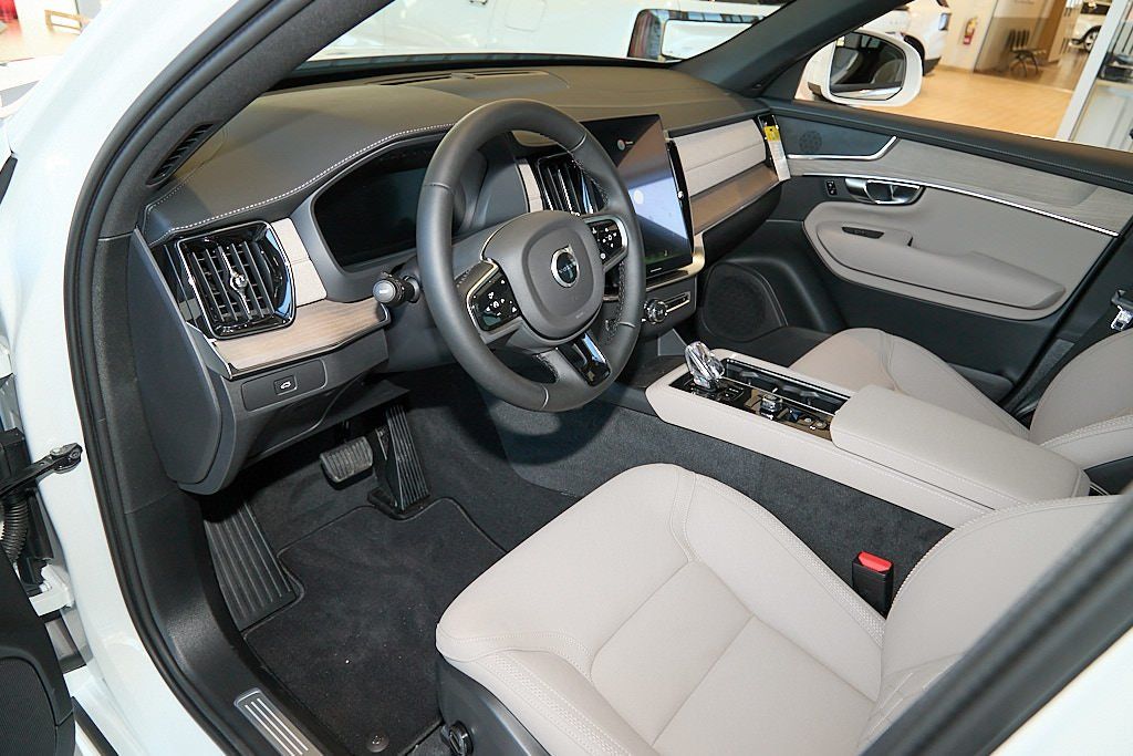 2026 VOLVO XC90 - Image 7