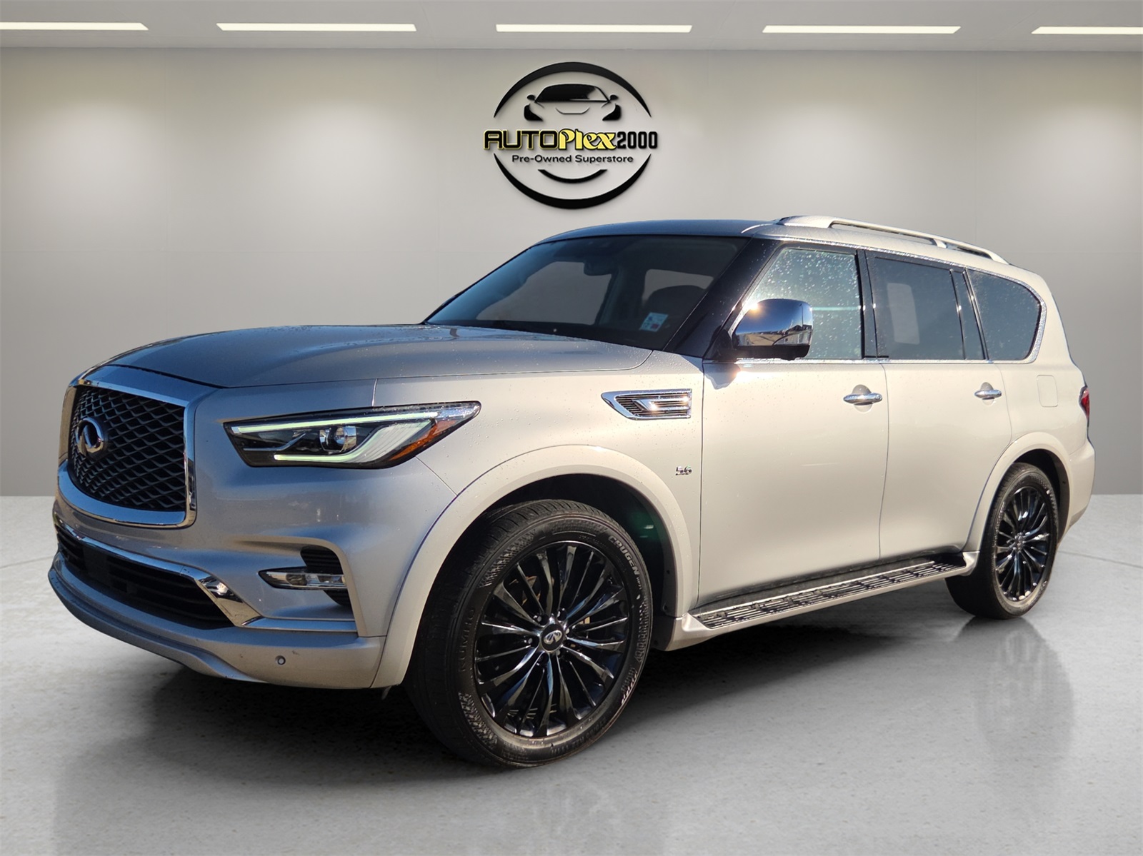 2019 Infiniti QX80 Base photo 3