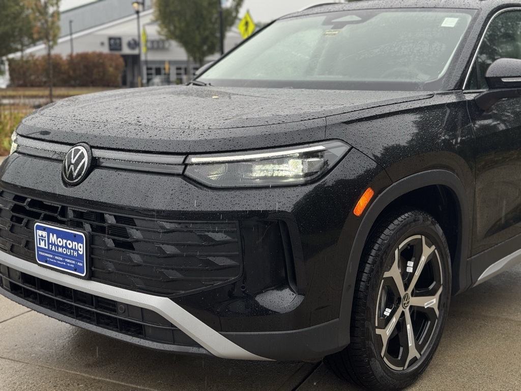 2025 Volkswagen Tiguan SE photo 2