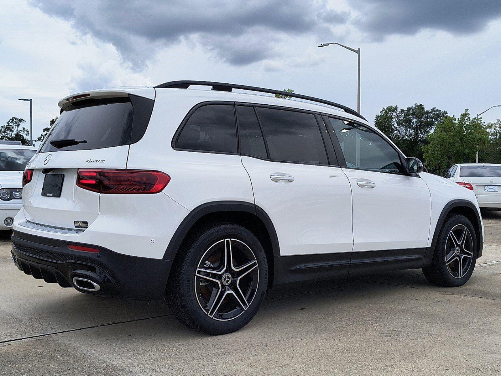 2024 Mercedes Benz GLB 250 4MATIC photo 4