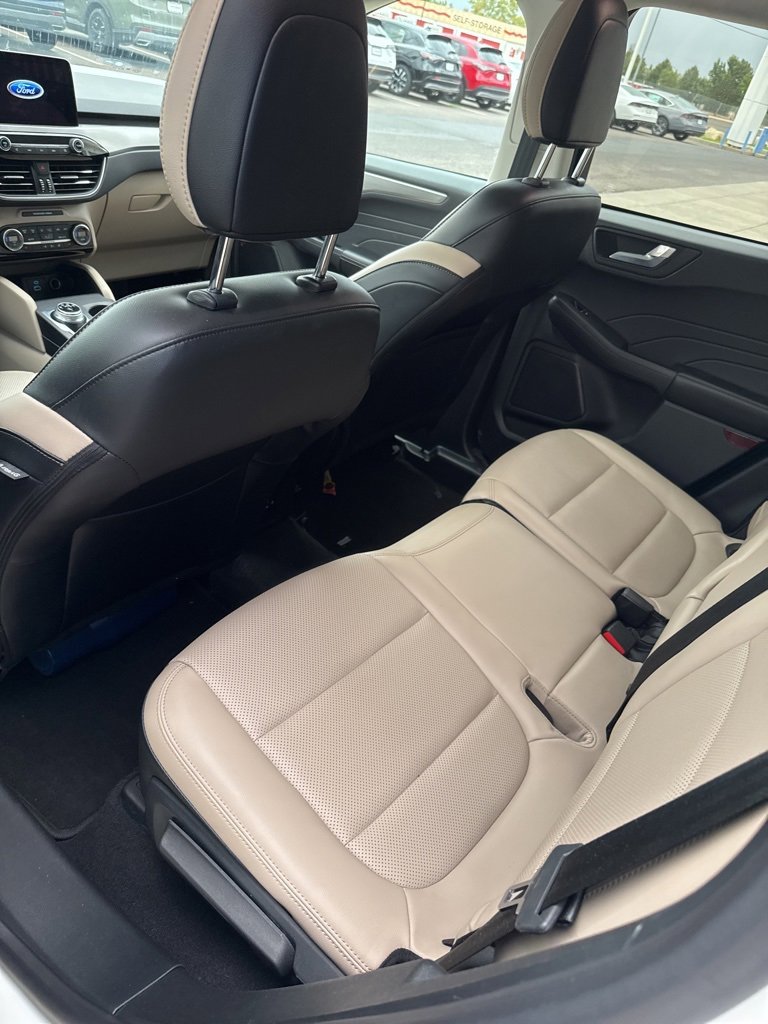 2021 Ford Escape Titanium Hybrid photo 24