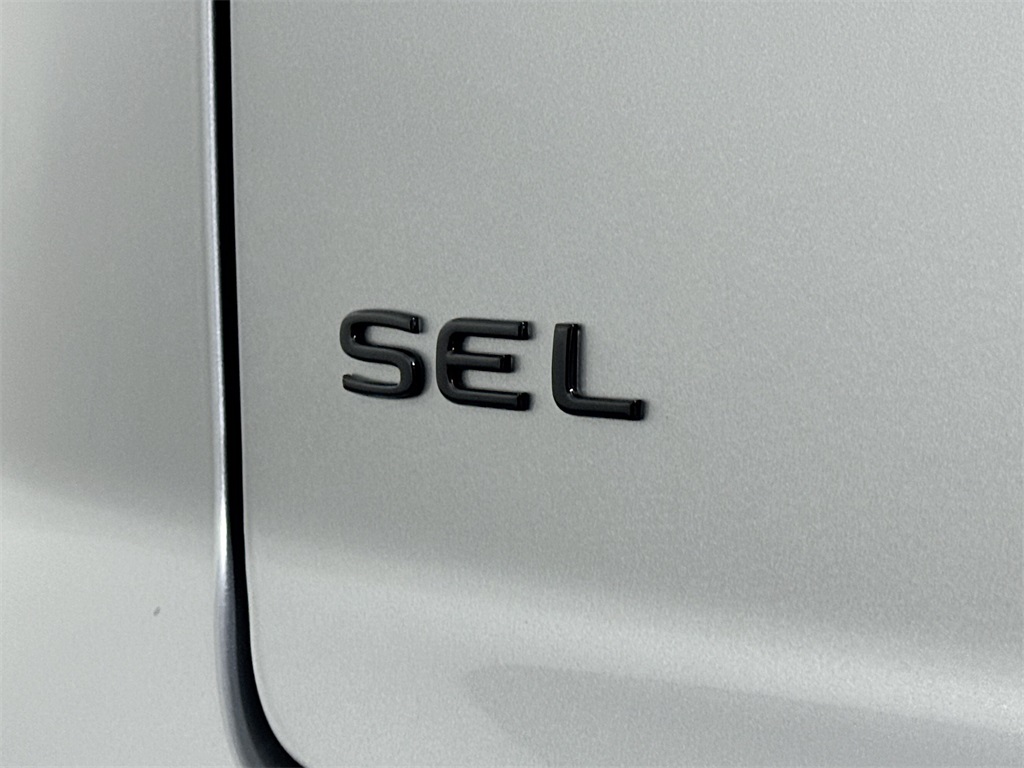 2025 Volkswagen Atlas Cross Sport SEL R-Line photo 17