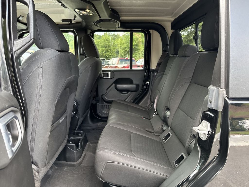 2022 Jeep Gladiator Sport photo 22