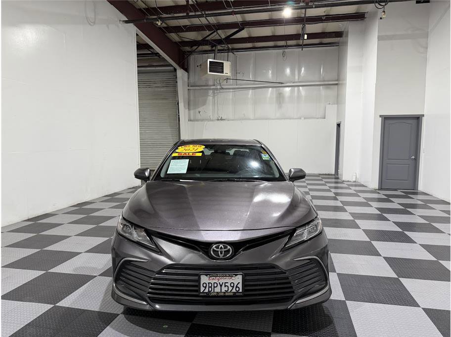 2021 Toyota Camry LE photo 3