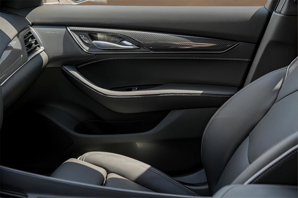 2025 Cadillac CT5 V photo 12